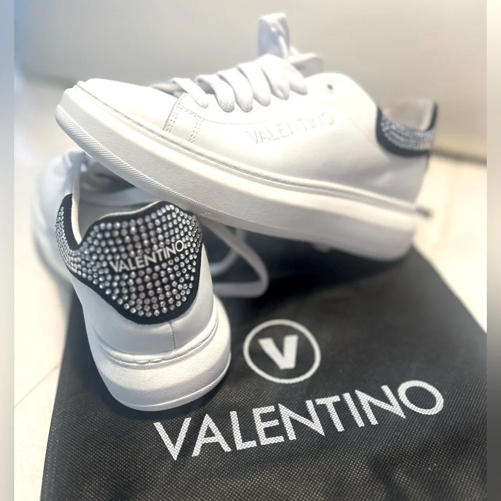 Valentino White Low Top
Sneaker with Rhinestone
Embellishments - Size 9.5 - Picture 1 of 7